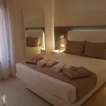 Meni's 아파트 *
